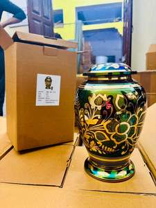 Urna Funeraria de Latón Macizo de Alta Calidad, Estilo Americano, Capacidad de 220 Pulgadas Cúbicas, Suministros Funerarios Personalizables - Product Image 4