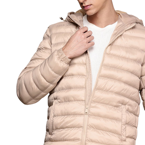 Urban Men's Puffer Wear Elegante atractivo de la ciudad Perfecto para paseos de invierno Ofrece capas a prueba de viento Ideal para ventas a granel Toque moderno - Product Image 3