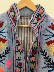 Suzani แจ็กเก็ตผ้านุ่มสำหรับผู้หญิงแจ็คเก็ตผ้านุ่มปักลายดอกไม้ทำด้วยมือ - Product Image 2