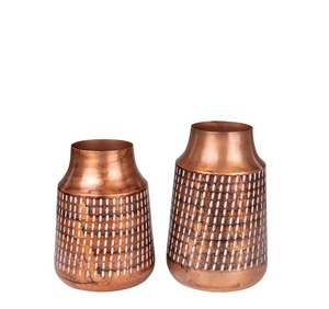 Florero de metal de hierro de primera calidad con detalles antiguos hechos a mano para fines de decoración elegante del hogar y la Oficina - Product Image 4