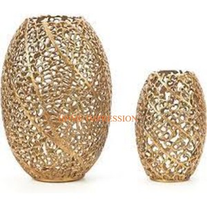 Ensemble de 2 vases à fleurs en aluminium de différentes tailles, couleur or, design attrayant, forme personnalisée, vases et pots de luxe faits à la main - Product Image 1