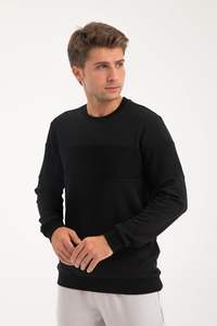 Sudadera clásica ligera de cuello redondo para hombre, textura suave, ajuste relajado para uso diario de invierno, hecha de poliéster/algodón teñido liso - Product Image 3