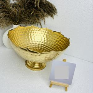 Bol de service de table doré en acier inoxydable martelé, grande taille, motif floral, base élégante, très populaire, en gros - Product Image 3