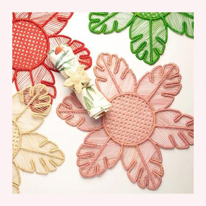 Camino de mesa de rafia y ratán hecho a mano | 2025 Bohemian Coastal-Chic Home Accent para una cena elegante y entretenida - Product Image 5