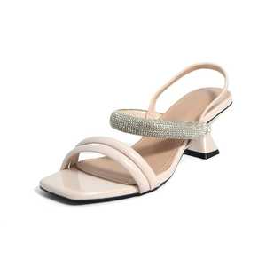Sandali <span class=keywords><strong>con</strong></span> <span class=keywords><strong>Tacco</strong></span> Alto e Cinturino in Cristallo Beige, <span class=keywords><strong>Scarpe</strong></span> da <span class=keywords><strong>Donna</strong></span> di Design, <span class=keywords><strong>Tacco</strong></span> Decorato <span class=keywords><strong>con</strong></span> Strass, Eleganti <span class=keywords><strong>Scarpe</strong></span> per Matrimoni e Feste - Product Image 1