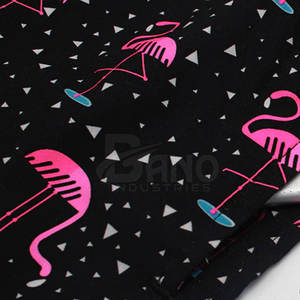 Pantalones cortos de playa ligeros de secado rápido para hombre, logotipo personalizado, patrón sólido, transpirable, estilo de calle alta, cintura media, hechos en Pakistán - Product Image 4