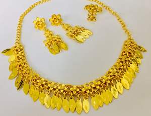 Conjunto de joyería de moda Vintage clásica Diamante chapado en oro de 24 quilates Incluye collar Pendientes Peines-Material de cobre Regalos perfectos - Product Image 6