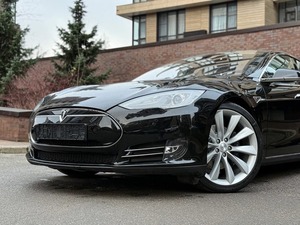 Modelo S P85 Negro Limpio, Electrónico, 310kw, Interior de Cuero, Sedán Automático, Volante a la Izquierda/Derecha - Product Image 4