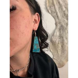 Pendientes Colgantes Geométricos Chapados en Oro con Diamantes y Turquesa Hechos por Artesanos Navajo, con Placa de Plata Esterlina, para Bodas y Eventos - Product Image 2
