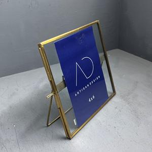 กรอบรูปตั้งโต๊ะ กรอบรูปโลหะทองเหลืองและกระจก พร้อมเคลือบทองเหลือง - Product Image 3