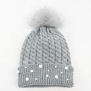 Gorro de invierno suave personalizable con carácter impreso, pompón cálido y esponjoso, uso diario, cómodo para viajar - Product Image 2