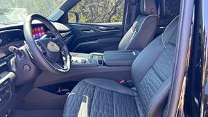 Cadillac Escalade V 2024 USADO EN PERFECTAS CONDICIONES, Motor V8 Supercargado de 6.2 Litros, Tracción en las Cuatro Ruedas, Paquete Onyx, Compatibilidad con Super Cruise - Product Image 5