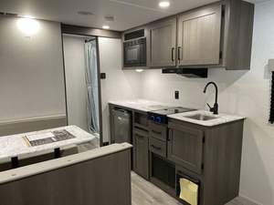 Ahorre en Grande: Remolques de Viaje Forest River RVs Aurora Light 13BHX 2025 2026, Ligeros, de Alta Intensidad, con Capacidad para 4 Personas, 16 pies - Product Image 3