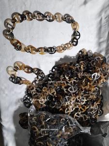 Collar con colgante de cuerno de búfalo natural hecho a mano para mujer, joyería de declaración Tribal ligera - Product Image 3