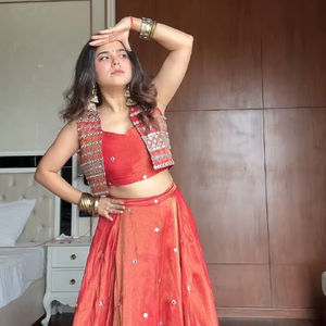 LAHENGA CHOLI KOTI, Top Corto con Cuello en V, Largo hasta el Suelo, Color Sólido, para Fiesta, Cintura Natural, Verano, Seda, Bordado con Hilos de Lentejuelas de 9 mm - Product Image 1