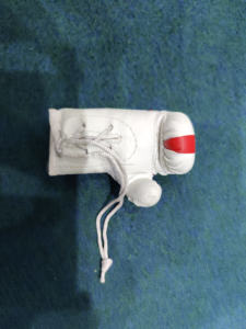 Gants de boxe miniatures et sac suspendu Accessoires de boxe à domicile décoratifs en plein air avec porte-clés - Product Image 4