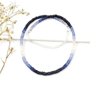 Collier en saphir bleu ombré 3,5-4,5 mm, chaîne en or rose, style religieux chrétien tendance pour mariage ou cadeau - Product Image 4