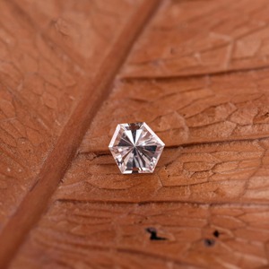 เพชรแล็บโกรนทรงหกเหลี่ยม VVS D สุดฮิตสำหรับแหวนหมั้น พร้อมใบรับรอง IGI จากผู้ผลิตเพชรจากอินเดีย - Product Image 4