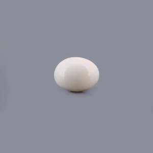 พลอยบลูโทแพซรูปไข่ทรงหลวมขนาด 7.73 กะรัต ขัดเงา พร้อมปะการังสีขาว - Product Image 1
