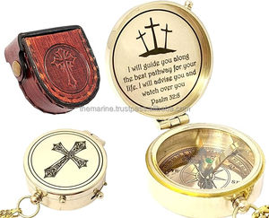 Boussole de bateau gravée plate en laiton nautique de haute qualité en gros avec étui en cuir cadeau de confirmation de baptême - Product Image 1