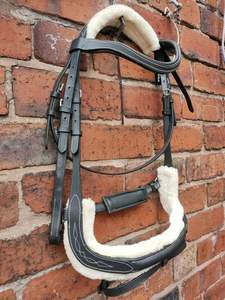 Bride anatomique avec fourrure amovible avec point de fantaisie sur muserolle Meilleure nouvelle bride anatomique Bride anatomique en cuir pour cheval - Product Image 2