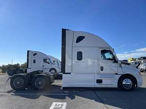 Camion Freightliner Cascadia Conventional Sleeper d'occasion 2026, moteur diesel 10 cylindres, transmission automatique, transmission 6x4, caméra de recul 360° - Product Image 6