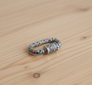 Conectores de Mosquetón con Cierre de Rosca en Plata de Ley 925 Chapada en Oro con Incrustaciones de Circonitas Multicolores, Sin Níquel ni Plomo - Product Image 2