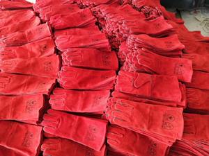 Gants de soudage résistants à la chaleur et à la coupe pour soudeurs électriques en cuir de vachette de qualité supérieure - Product Image 4