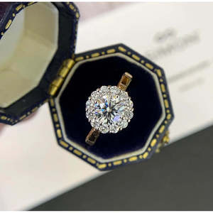 Bague de fiançailles halo pavée en diamants de laboratoire ronds 1,60 carats certifiés IGI DEF VVSVS en or jaune, bagues en diamants certifiés - Product Image 4
