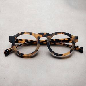 Montura de Gafas Clásica de Acetato Grueso con Patrón de Tortuga Marrón - Product Image 6