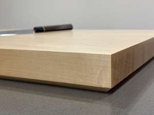 Planche à découper en érable artisanale de luxe, planche en bois massif avec grain de bois naturel clair pour restaurant, cuisine à domicile et exportation - Product Image 3