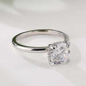 Anillo de compromiso de moissanita simulada de moissanita con corte de cojín de Halo oculto 2.5CT 925 anillo de promesa de plata esterlina Vermeil CZ - Product Image 2