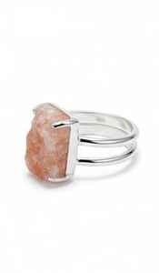 Bague artisanale minimaliste en sel de l'Himalaya, pierre rose naturelle sculptée, style amour au toucher réel, accessoire de mode pour le quotidien - Product Image 4