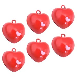 Decoración colgante de adorno de corazón de metal rojo brillante para el hogar y el jardín de Navidad - Product Image 1