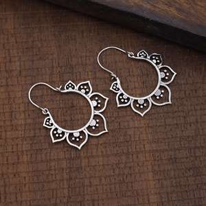 Pendientes de Aro Boho Únicos con Diseño de Loto, Pendientes Tribales de Latón para Mujer, Aros Florales Plateados, Joyería Boho con Loto para Venta al por Mayor OEM ODM - Product Image 3