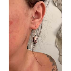 Boucles d'oreilles pendantes Navajo faites à la main, motif cheval sauvage, en argent sterling, tendance, religieuses, forme goutte d'eau, avec perle, diamant et topaze - Product Image 2