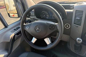 Mercedes-Benz Sprinter 3500 4x4 2017 Usada en Buen Estado, 34500 Millas, 1 Dueño, Turbodiésel V6, 4WD, Conversión a Sportsmobile - Product Image 4