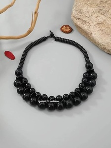 Collier ras du cou en perles de bois noir, écologique, moderne, tribal, perles de bois naturelles, bijoux fantaisie peints - Product Image 3