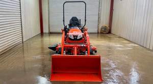 Mini-tracteur Kubota avec tondeuse à gazon, chargeur frontal et pelle arrière, moteur/pompe compatible IoT, garantie de 2 ans, expédition rapide aux États-Unis - Product Image 6