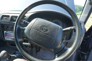 LISTO PARA CONDUCIR - USADO, VOLANTE A LA IZQUIERDA |   CONDUCCIÓN DERECHA |   TOYOTA HILUX XTRACAB DIESEL 4X4 1998, 5 velocidades - Product Image 4