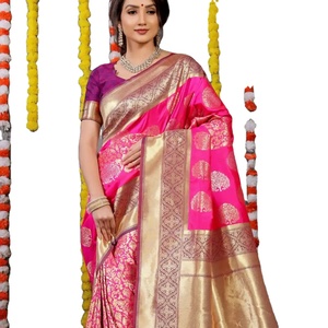 El último diseñador Kanjivaram Silk Weaving Zari Border Saree de Fab Zone - Product Image 1