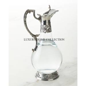 Pichet à eau en métal fantaisie au design de qualité supérieure avec des détails esthétiques et un savoir-faire haut de gamme pour une table à manger élégante - Product Image 4
