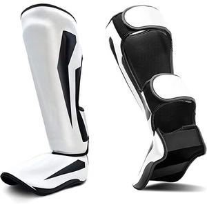 Protège-tibia léger pour hommes Meilleur matériel Vente à chaud Top Tendance Disponible en prix de gros Protège-tibia pour hommes avec logo personnalisé - Product Image 3