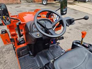 Used Kubota La215 Wheel Tractor 21Hp 4Wd Gear Drive Red Farm Tractor With Front Loader Attachment - Product Image 3