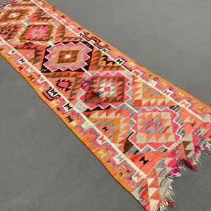 Alfombra Kilim Turca Vintage de 3.2x9.8 pies, Alfombra Persa de Lana Naranja - Product Image 2