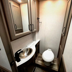 ผู้จัดจำหน่ายรถบ้านมือสอง ปี 2024 รุ่น Fleet wood RV Flair Class A เครื่องยนต์แก๊ส 32N - Product Image 5