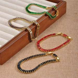 สร้อยข้อมือสแตนเลสชุบทอง18K ฝังเพทายรูปเรขาคณิตดูหรูหรา - Product Image 1