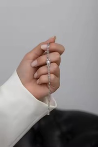 สร้อยข้อมือเพชรโมอิสสีทอง14K ลายทีมเทนนิสสีเหลืองทองดีไซน์คลาสสิกมีเอกลักษณ์พร้อมกำไลข้อมือสุดหรูประดับเพชรแท้ - Product Image 3