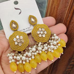 Hermosos pendientes Kundan de calidad superior, pendientes mínimos y de uso diario, pendientes tradicionales indios ligeros y cómodos - Product Image 5