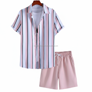 ชุดเสื้อเชิ้ตผู้ชายลายทางแบบกำหนดเอง OEM - ชุดลำลองฤดูร้อนแขนสั้นลายทางแนวตั้งสีชมพู - Product Image 1